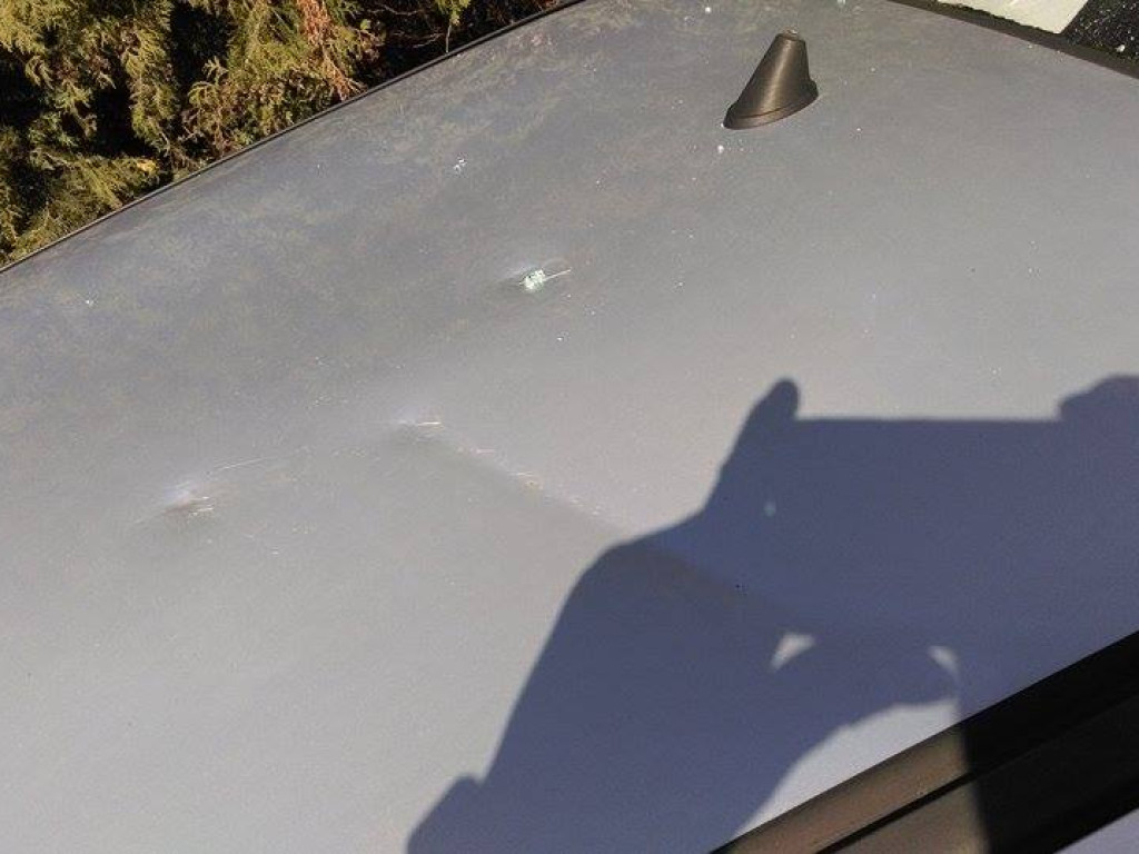 Zdemolowali auto! Powybijali wszystkie szyby!