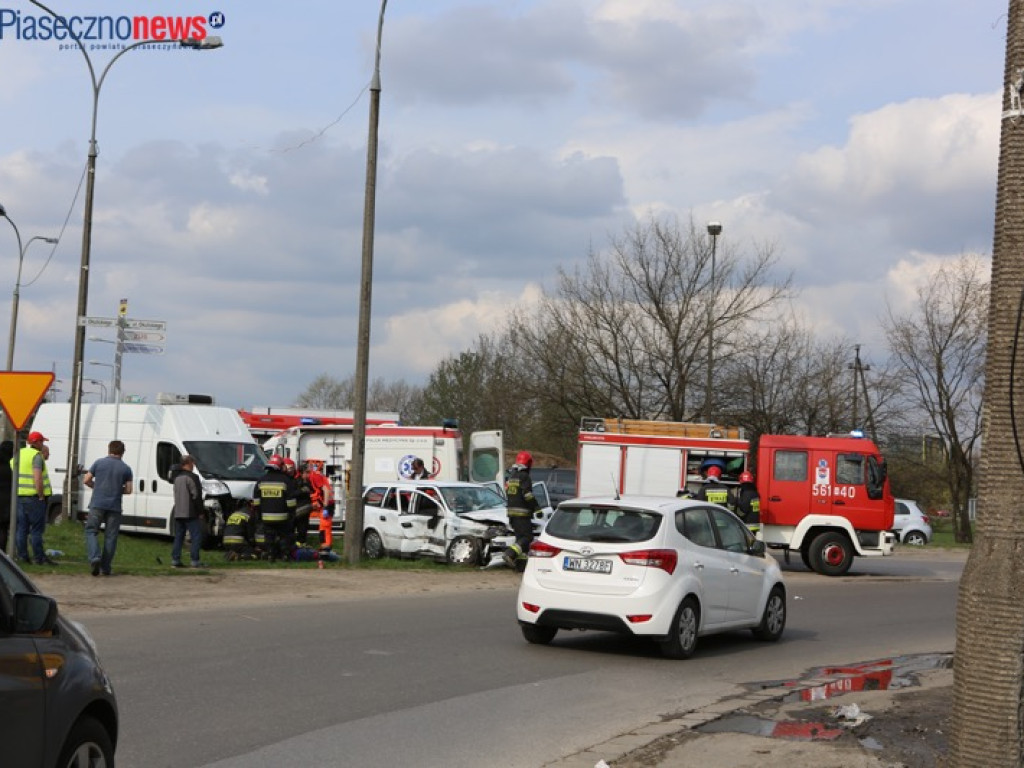 Wypadek na ul. Okulickiego. Są ranni [UAKTUALNIENIE]