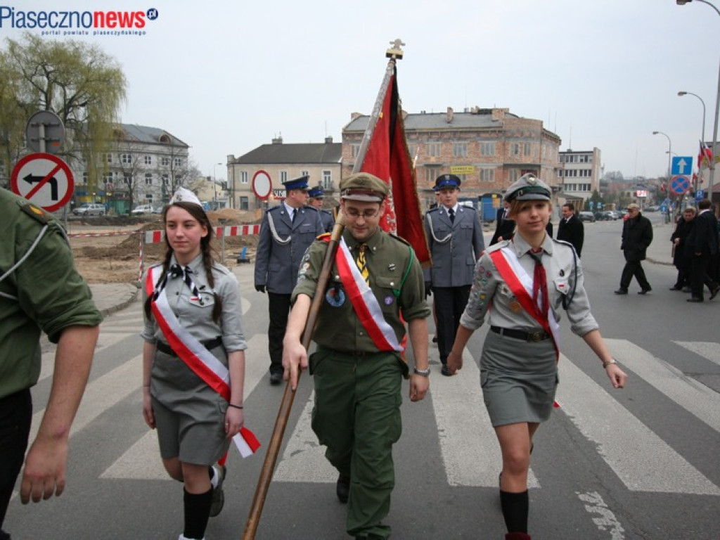 ROK 2010: Złożono hołd ofiarom katastrofy smoleńskiej