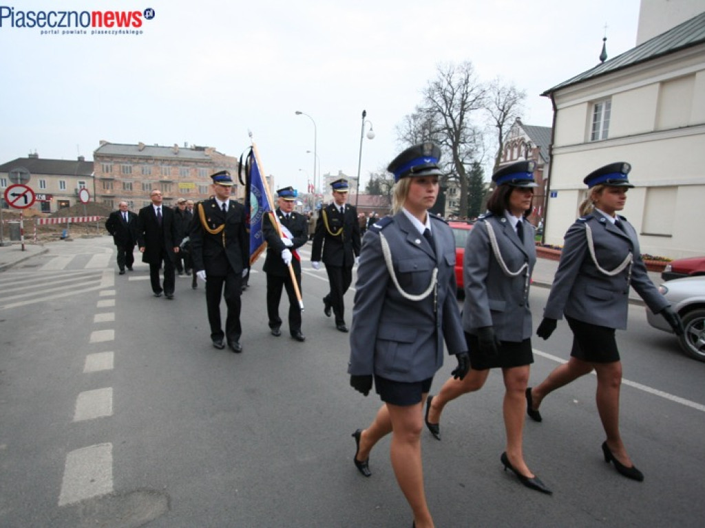 ROK 2010: Złożono hołd ofiarom katastrofy smoleńskiej