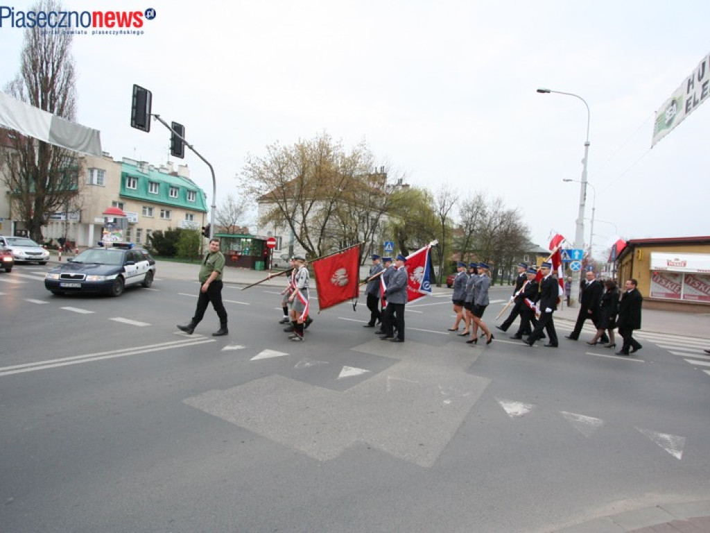 ROK 2010: Złożono hołd ofiarom katastrofy smoleńskiej