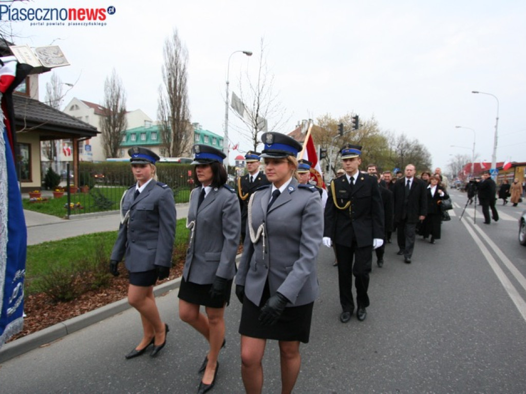 ROK 2010: Złożono hołd ofiarom katastrofy smoleńskiej