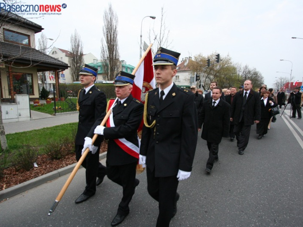 ROK 2010: Złożono hołd ofiarom katastrofy smoleńskiej