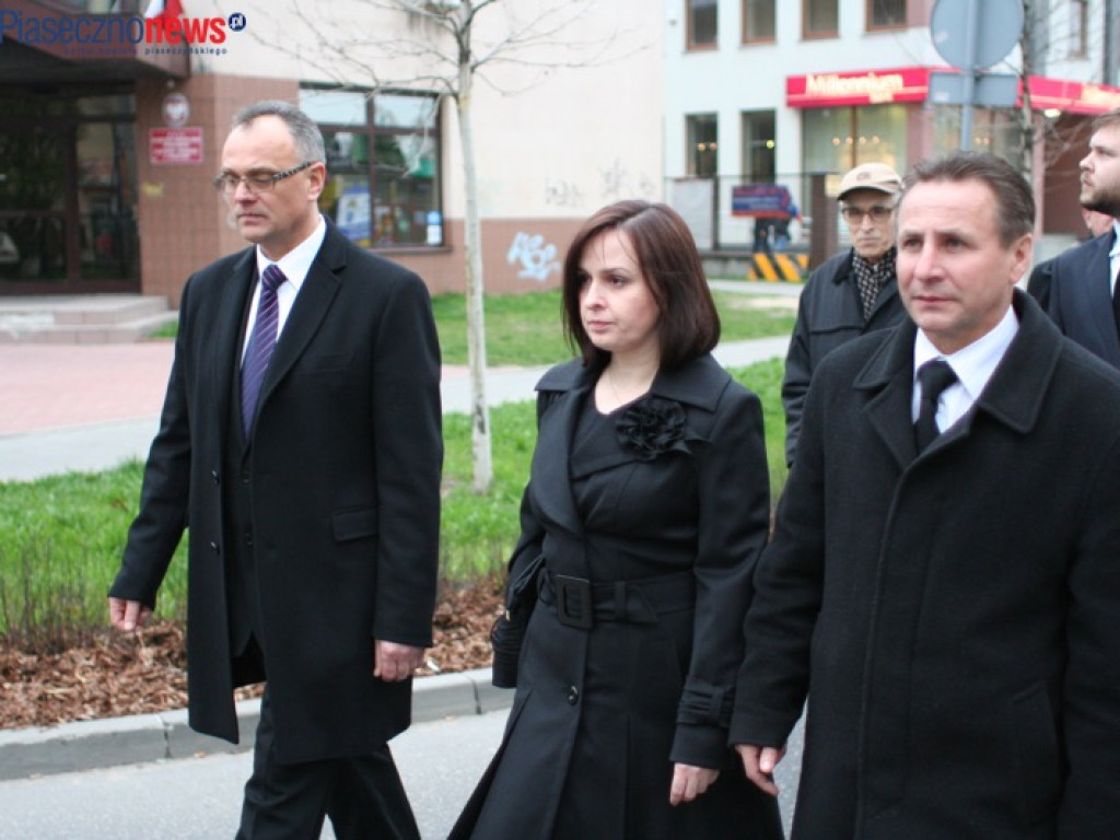 ROK 2010: Złożono hołd ofiarom katastrofy smoleńskiej