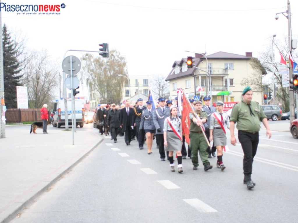 ROK 2010: Złożono hołd ofiarom katastrofy smoleńskiej