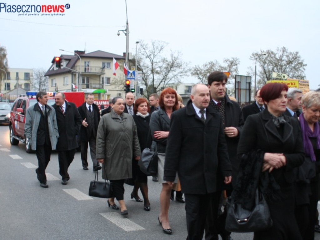 ROK 2010: Złożono hołd ofiarom katastrofy smoleńskiej