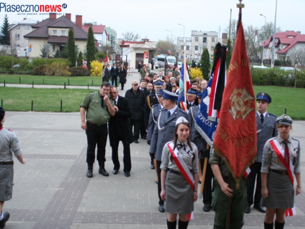 ROK 2010: Złożono hołd ofiarom katastrofy smoleńskiej