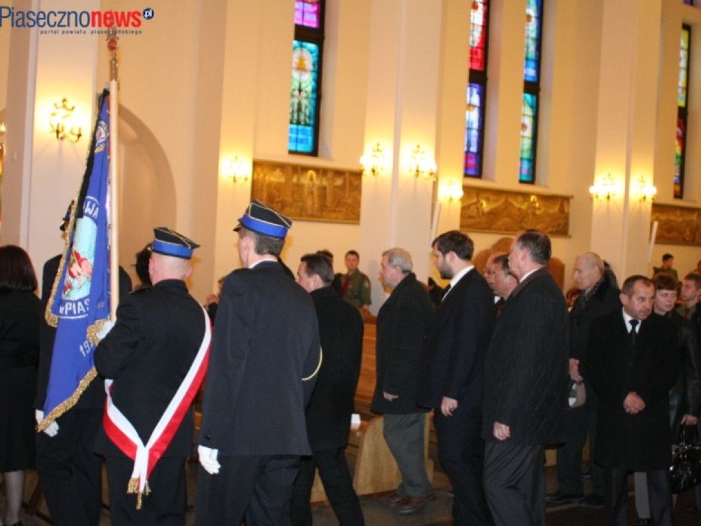 ROK 2010: Złożono hołd ofiarom katastrofy smoleńskiej