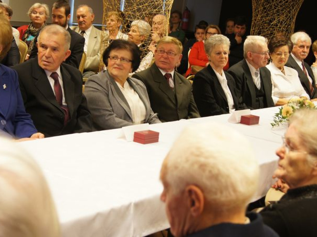 Prezydenckie medale dla 14 złotych i diamentowych par z Konstancina-Jeziorny
