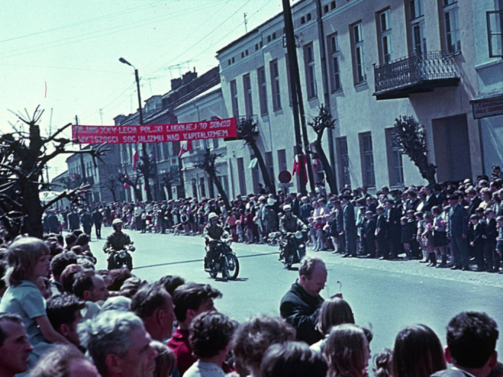 Tak się święcił 1 Maja. Kto nie maszerował, ten klaskał
