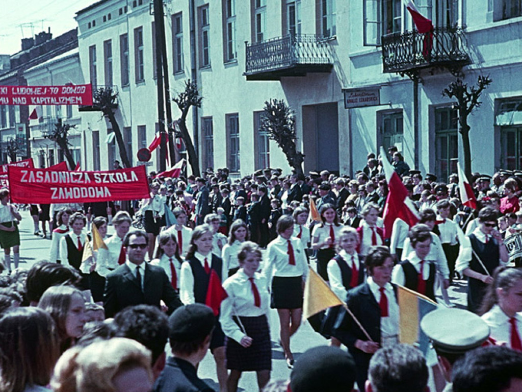 Tak się święcił 1 Maja. Kto nie maszerował, ten klaskał