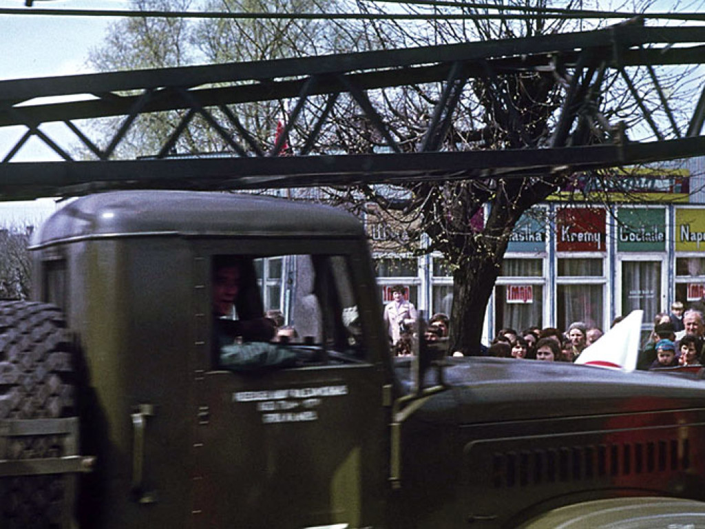 Tak się święcił 1 Maja. Kto nie maszerował, ten klaskał