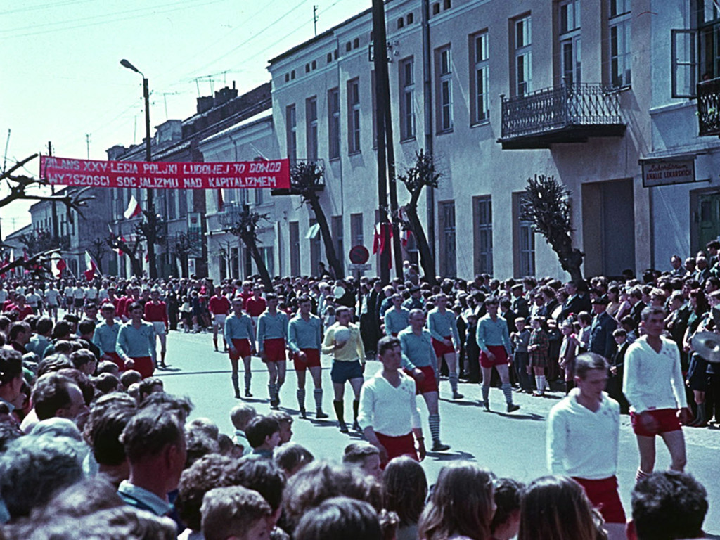 Tak się święcił 1 Maja. Kto nie maszerował, ten klaskał