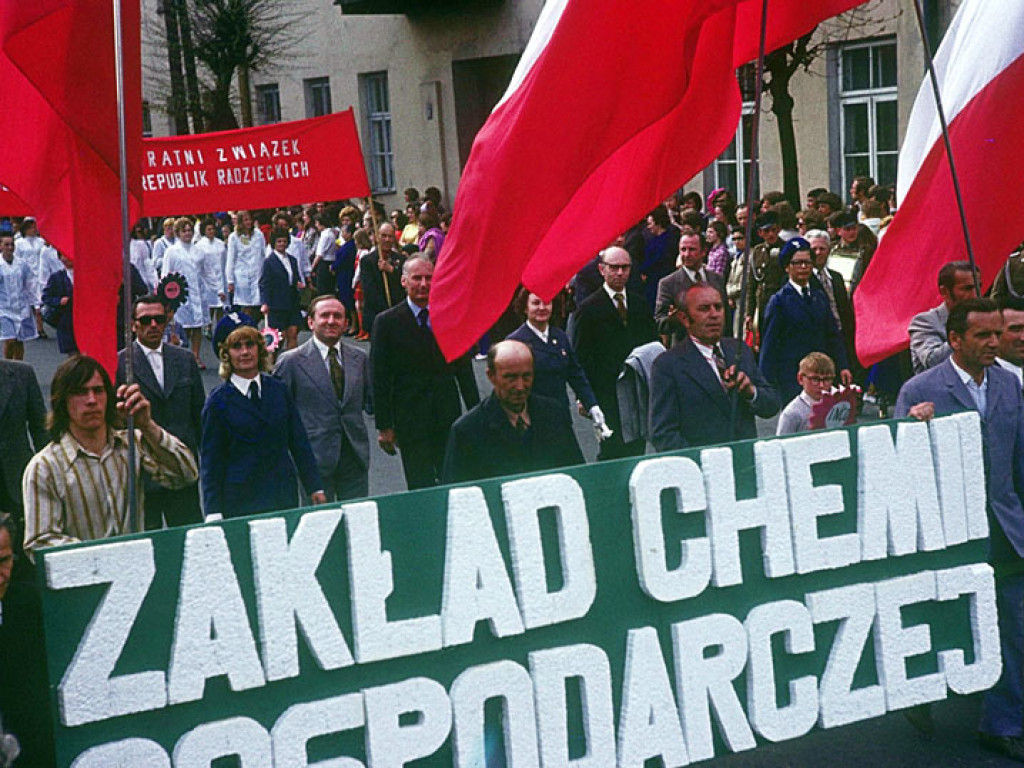 Tak się święcił 1 Maja. Kto nie maszerował, ten klaskał