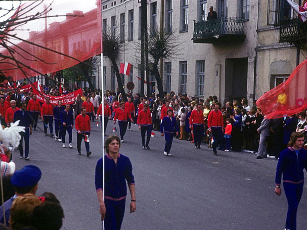 Tak się święcił 1 Maja. Kto nie maszerował, ten klaskał