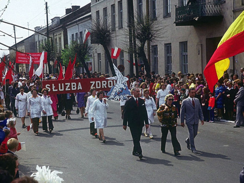 Tak się święcił 1 Maja. Kto nie maszerował, ten klaskał