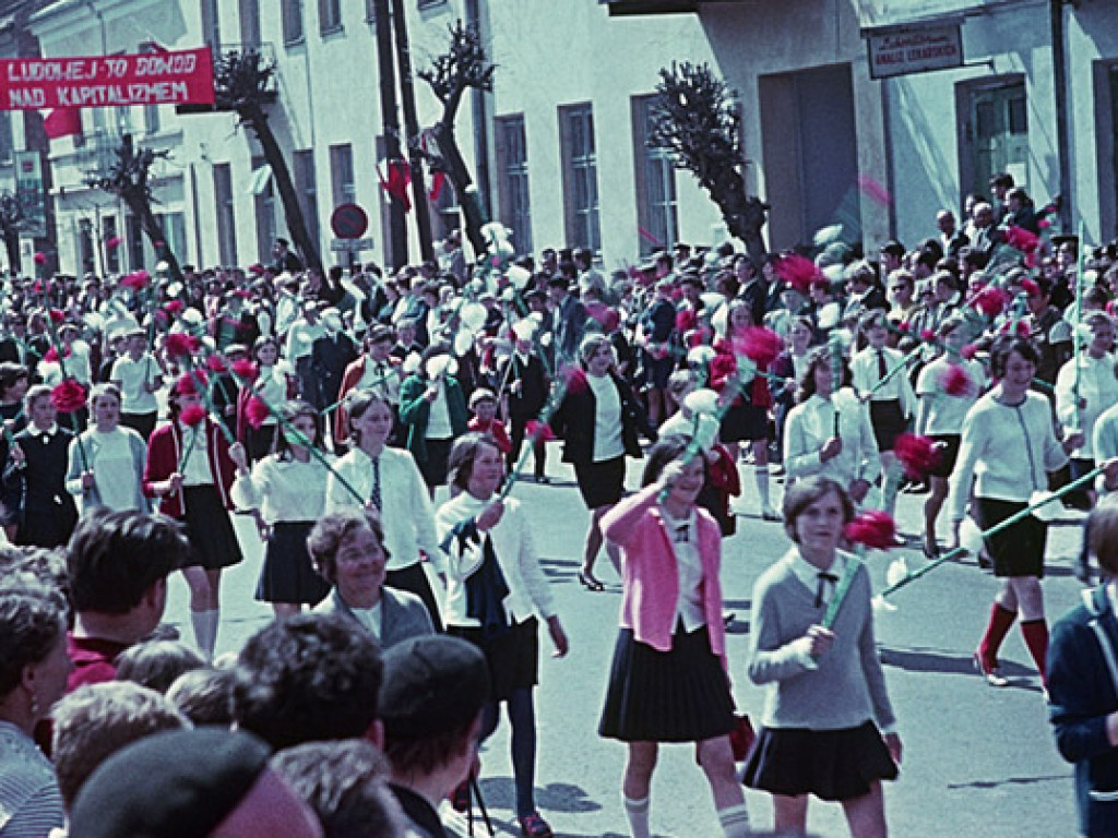 Tak się święcił 1 Maja. Kto nie maszerował, ten klaskał