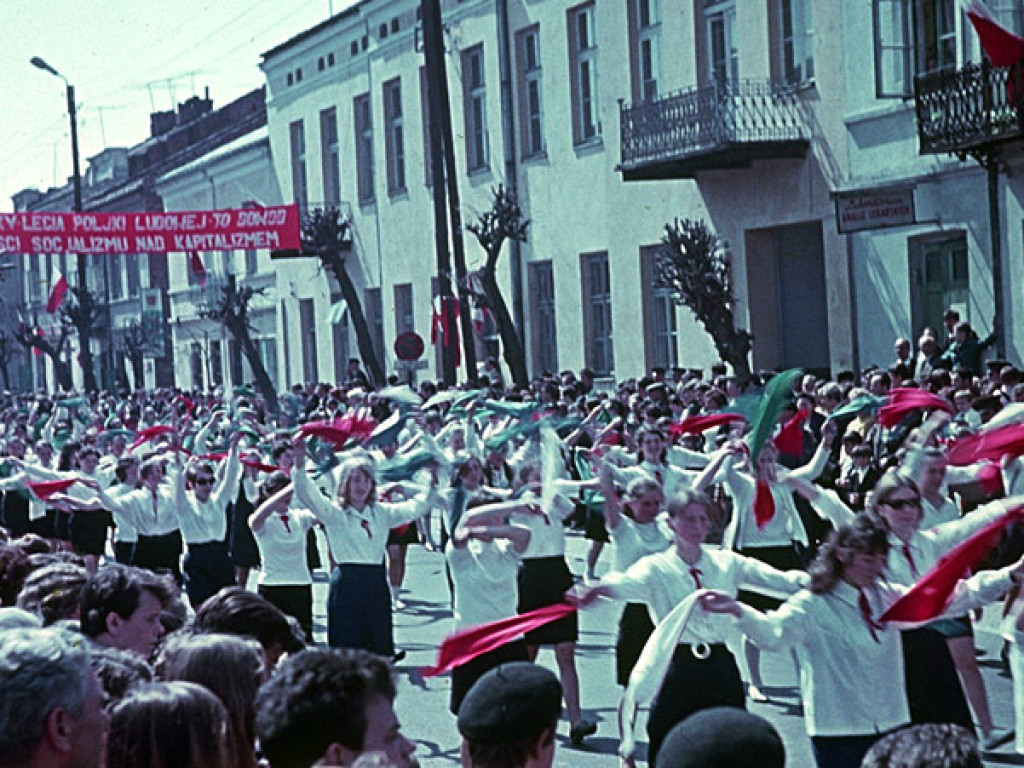 Tak się święcił 1 Maja. Kto nie maszerował, ten klaskał