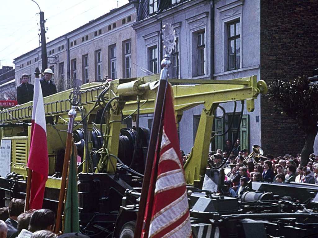 Tak się święcił 1 Maja. Kto nie maszerował, ten klaskał