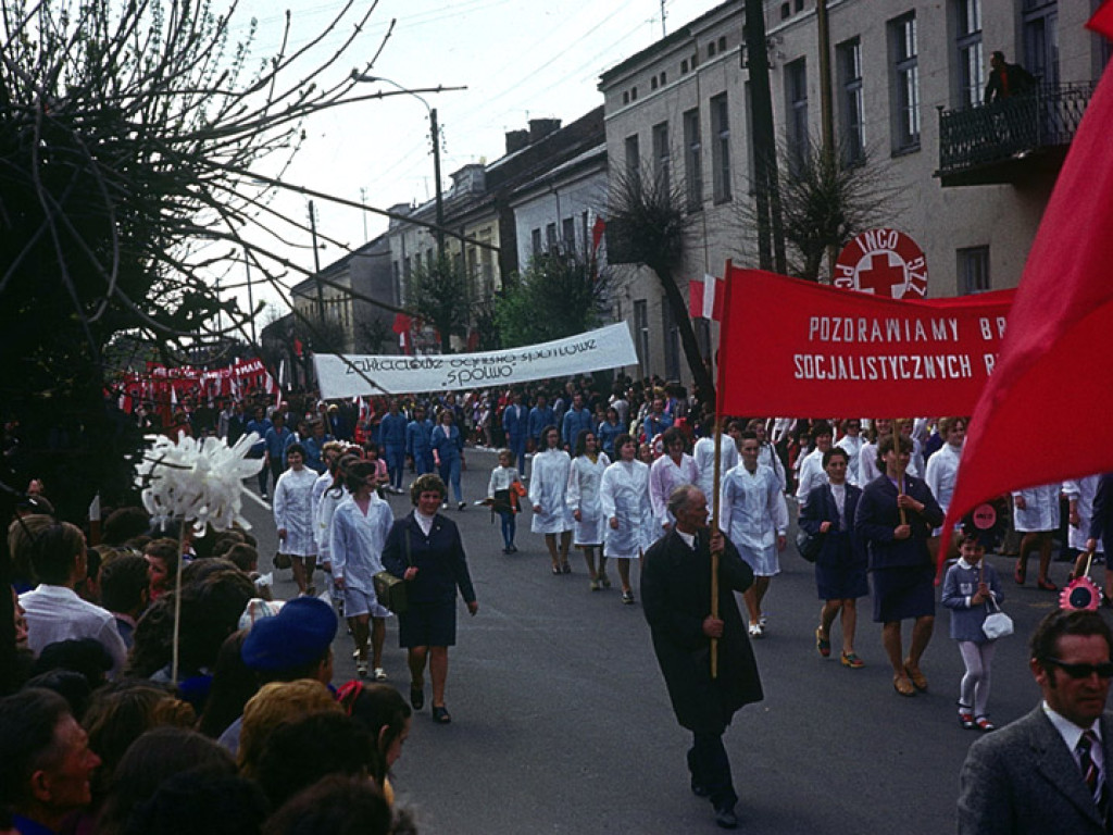 Tak się święcił 1 Maja. Kto nie maszerował, ten klaskał