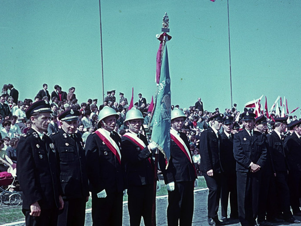 Tak się święcił 1 Maja. Kto nie maszerował, ten klaskał