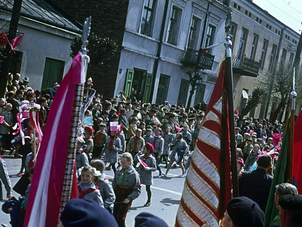 Tak się święcił 1 Maja. Kto nie maszerował, ten klaskał