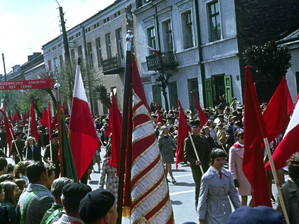 Tak się święcił 1 Maja. Kto nie maszerował, ten klaskał