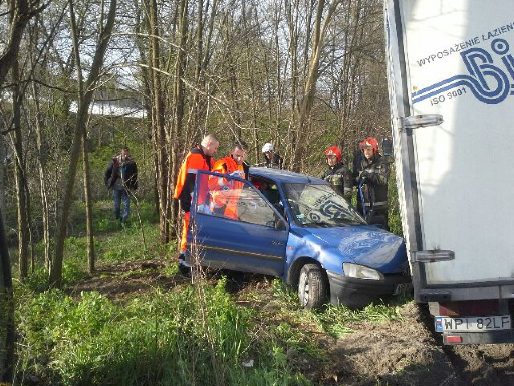 Ciężarówka zmiażdżyła osobówkę