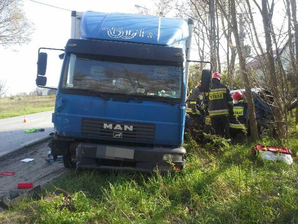 Ciężarówka zmiażdżyła osobówkę