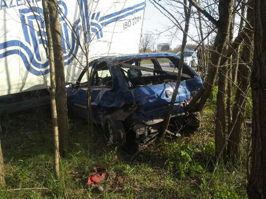 Ciężarówka zmiażdżyła osobówkę