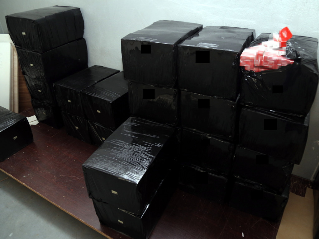 Zlikwidowano nielegalną fabrykę papierosów w Mysiadle