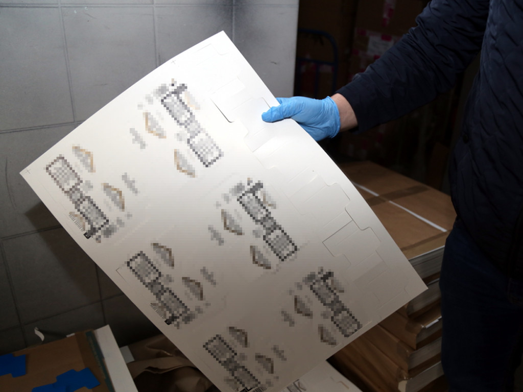 Zlikwidowano nielegalną fabrykę papierosów w Mysiadle