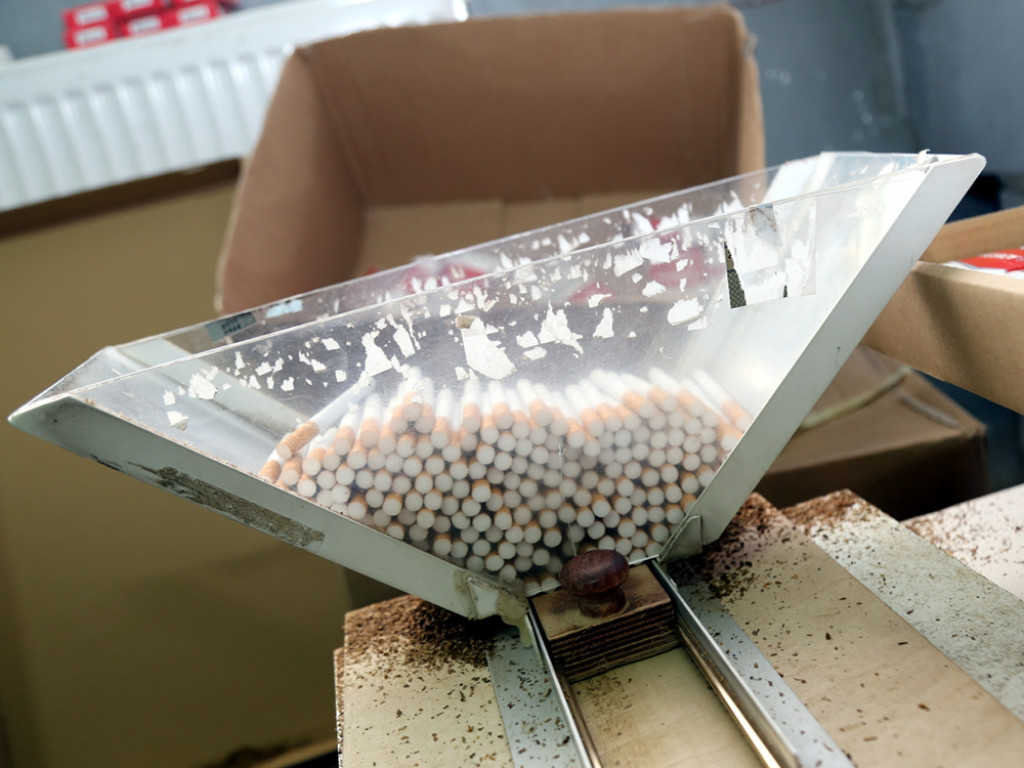 Zlikwidowano nielegalną fabrykę papierosów w Mysiadle