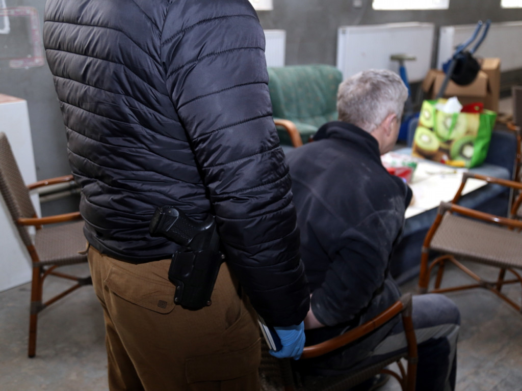 Zlikwidowano nielegalną fabrykę papierosów w Mysiadle