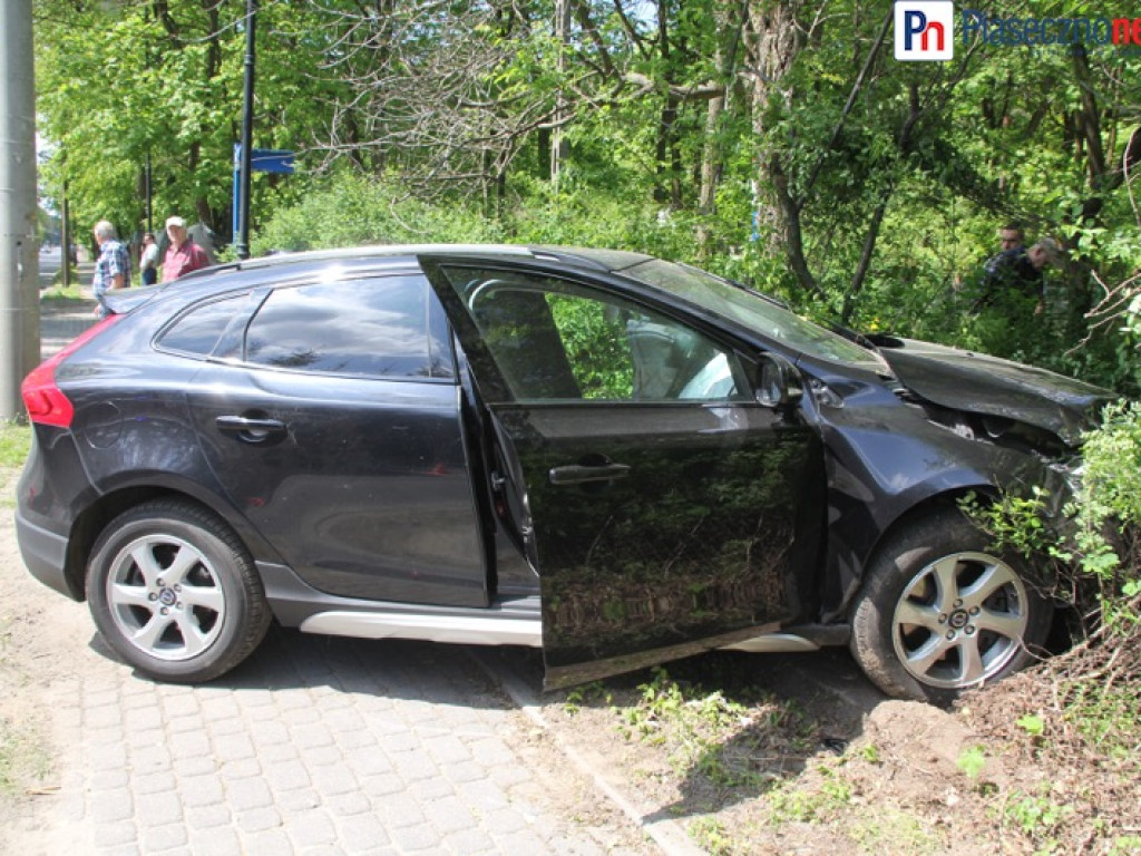 Popularna aktorka w szpitalu, auto rozbite