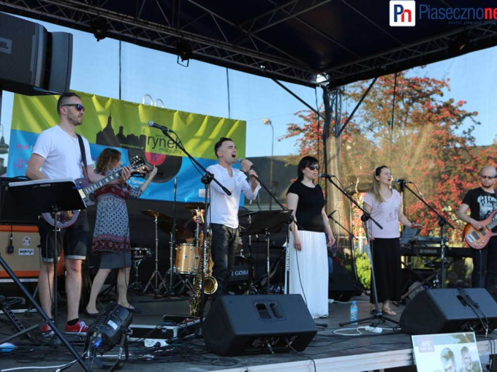 Koncert charytatywny na rynku