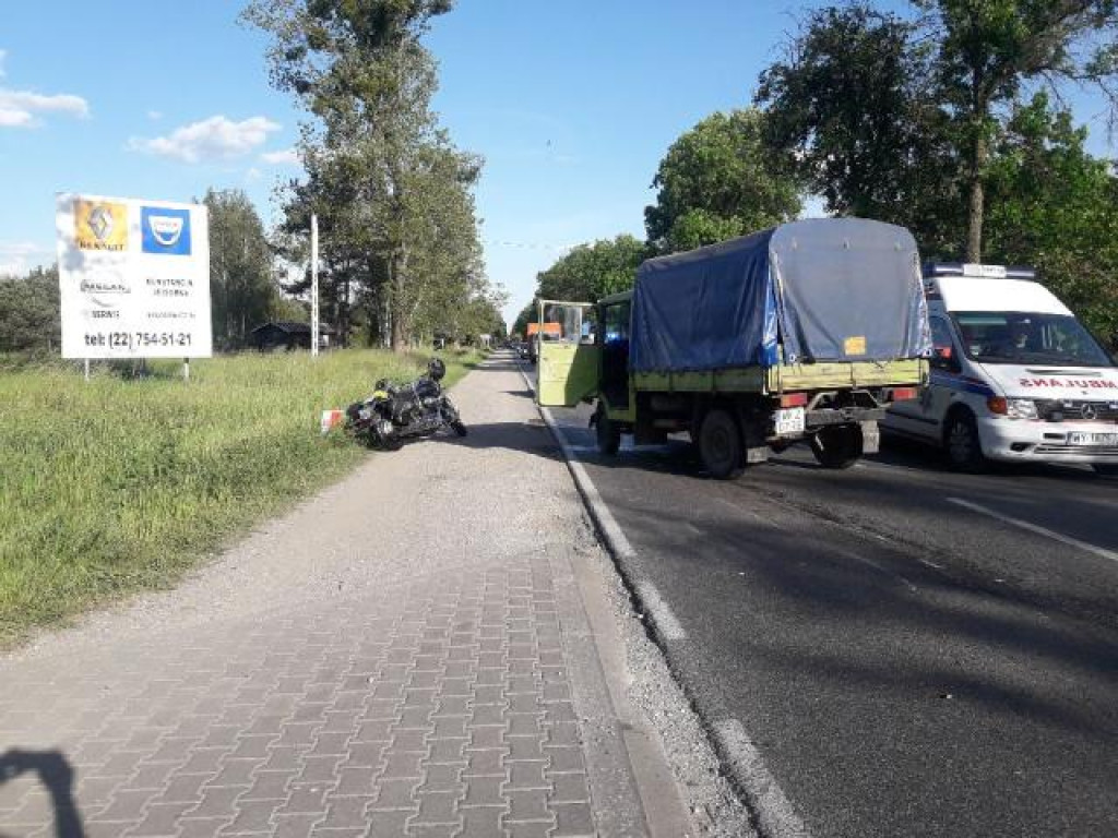 Żuk uderzył w motocyklistę!
