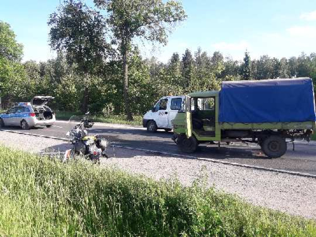 Żuk uderzył w motocyklistę!
