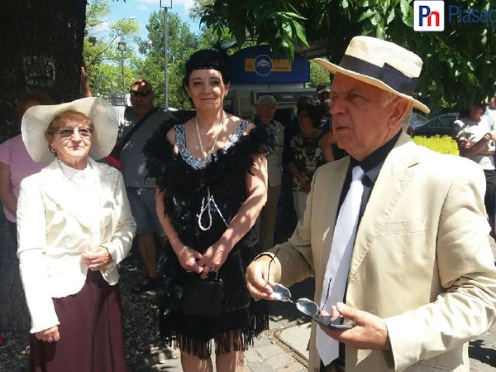 Tłumy wyległy na ulicę! W Konstancinie-Jeziornie jak w latach przedwojennych