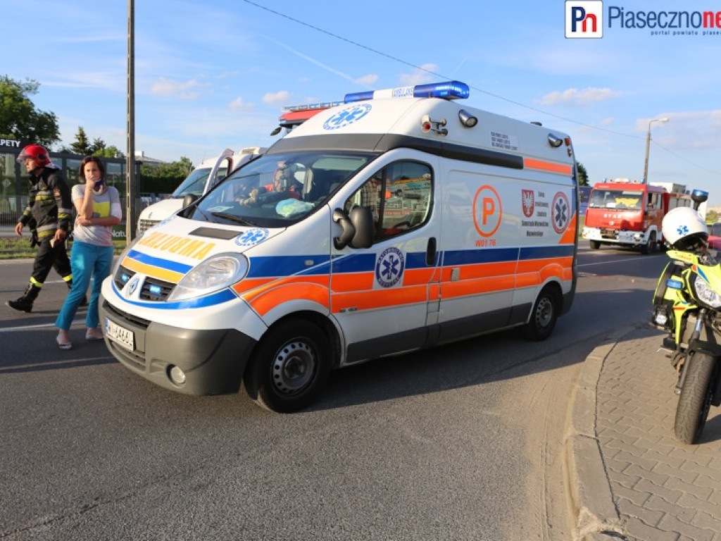 Wypadek z udziałem motocyklisty. Ulica Słoneczna w stronę Piaseczna zablokowana! [AKTUALIZACJA]