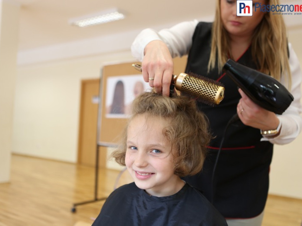 Uczennice wsparły kobiety chore na raka