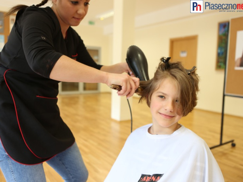 Uczennice wsparły kobiety chore na raka