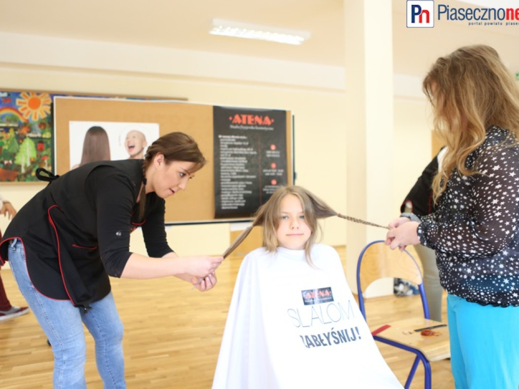 Uczennice wsparły kobiety chore na raka