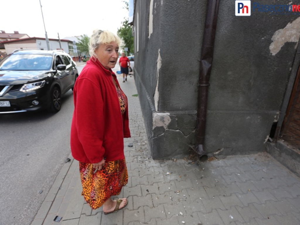Zaparkowany samochód ocalił ludziom życie!