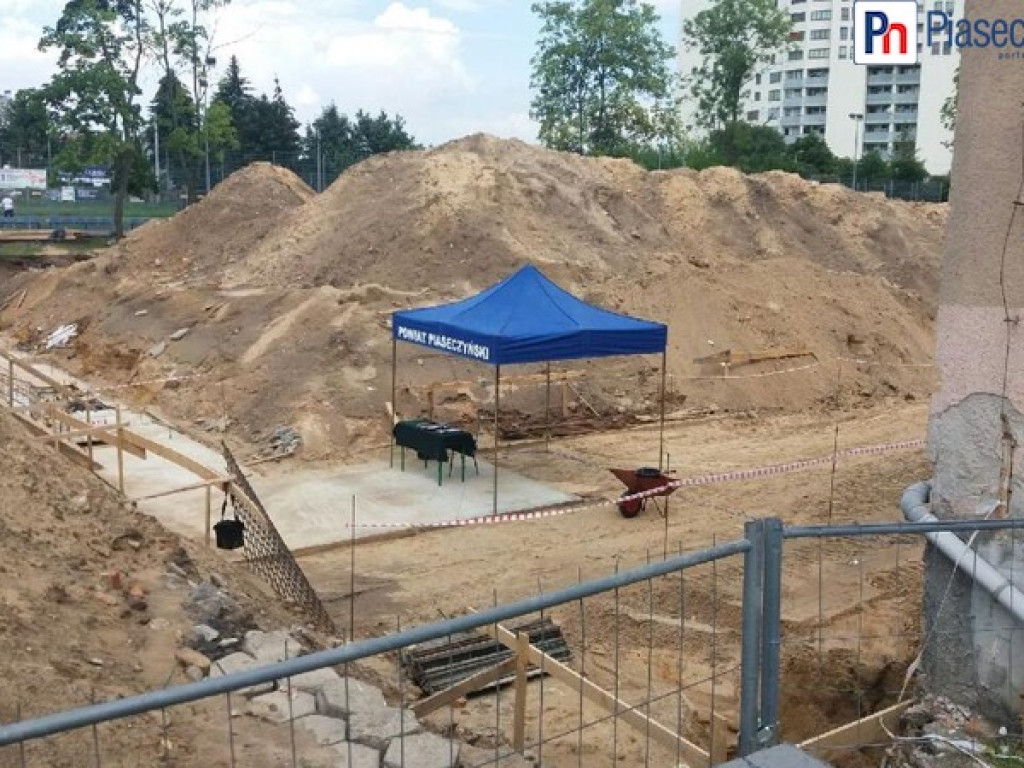 Wmurowanie aktu erekcyjnego pod budowę hali sportowej przy liceum