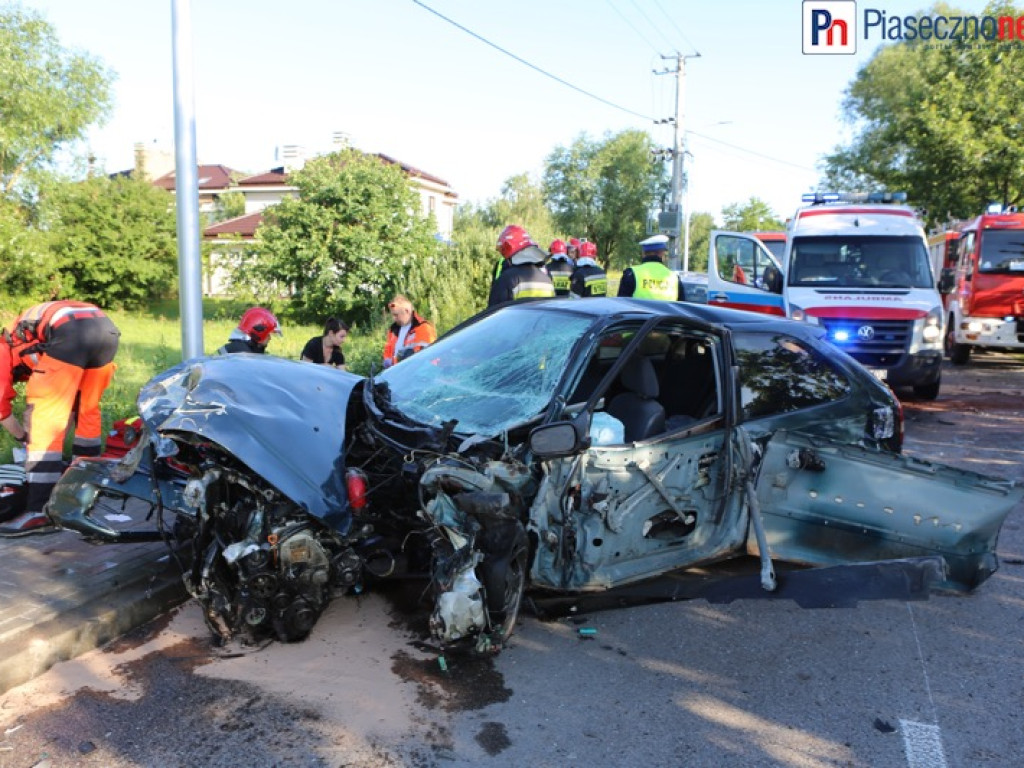 Koszmar wypadków trwa! Droga z Zalesia Górnego całkowicie zablokowana