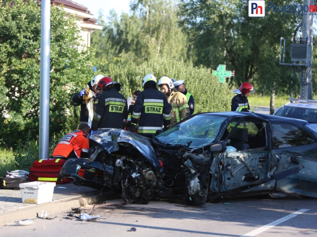 Koszmar wypadków trwa! Droga z Zalesia Górnego całkowicie zablokowana