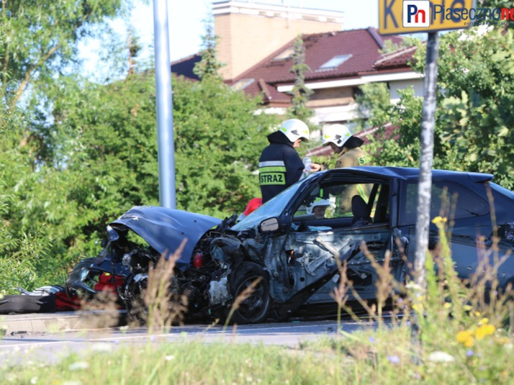 Koszmar wypadków trwa! Droga z Zalesia Górnego całkowicie zablokowana