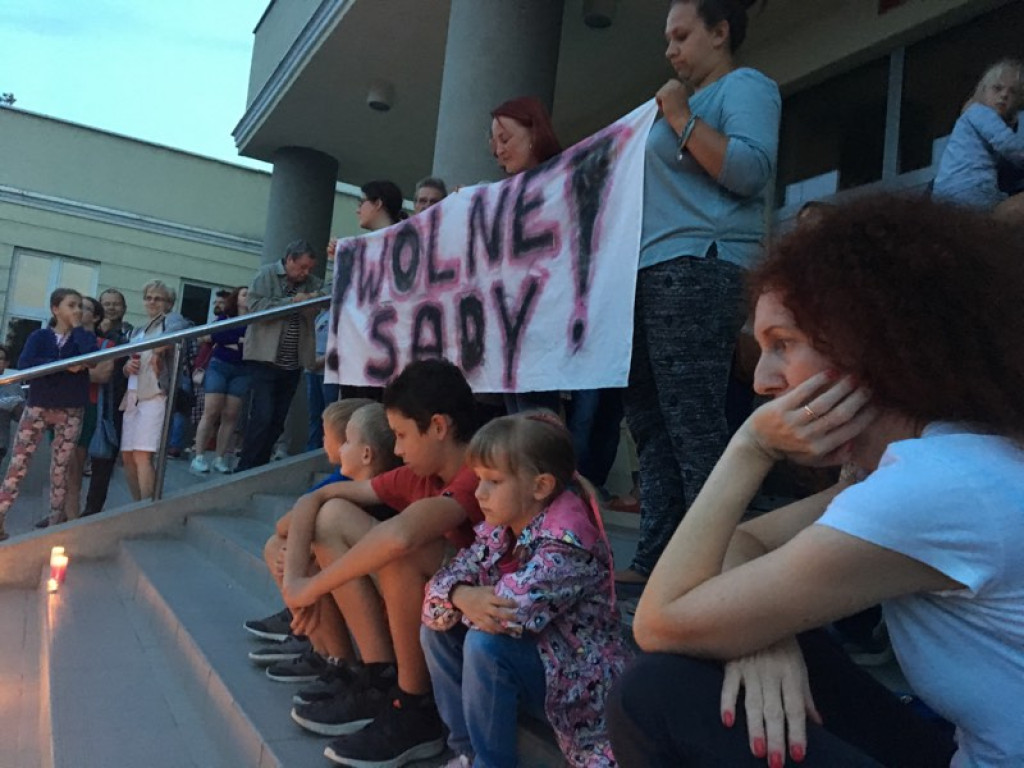 Protest przed piaseczyńskim sądem