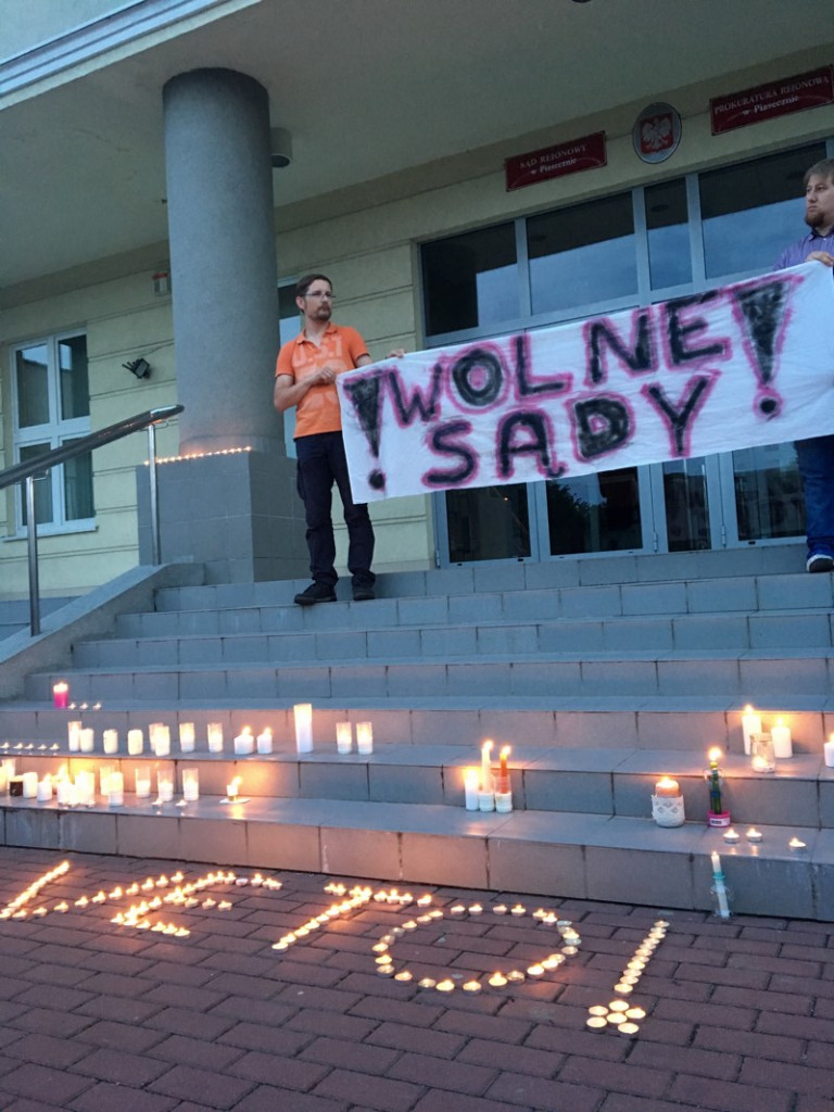Protest przed piaseczyńskim sądem